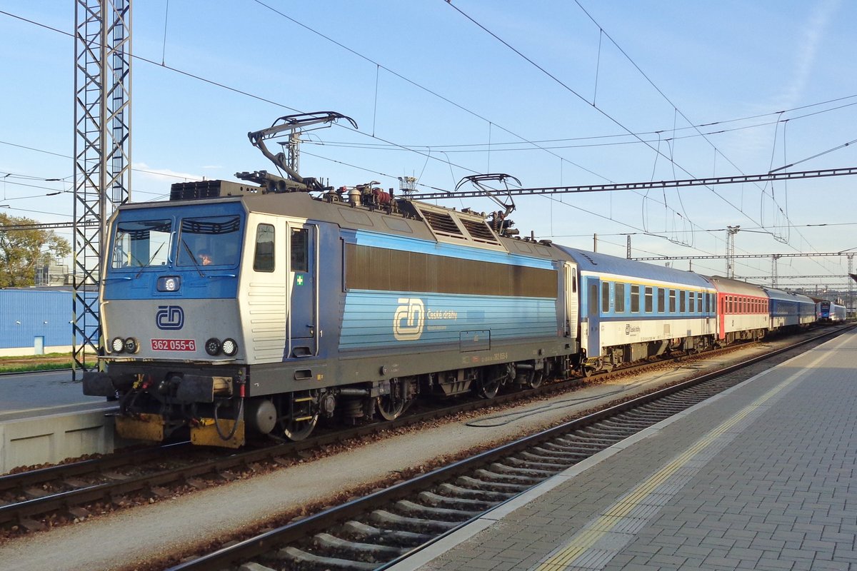 Am 21 September 2018 steht 362 055 in Ceske Budejovice mit ein Rychlyk nach Plzen.