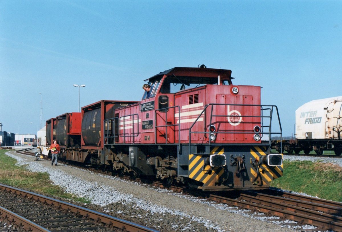 Am 23 M�rz 1998 rangiert Bentheimer Eisenbahn D24 mit ein KLV in Coevorden-Heege.
