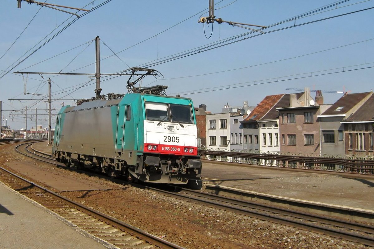Am 23 M�rz 2011 durchfahrt 2905 Antwerpen-Dam.