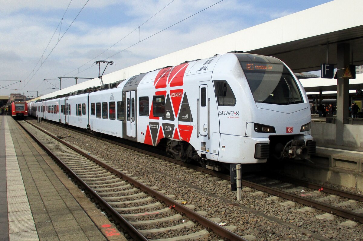 Am 24 M�rz 2017 halt DB Regio 429 627 in Mannheim Hbf.