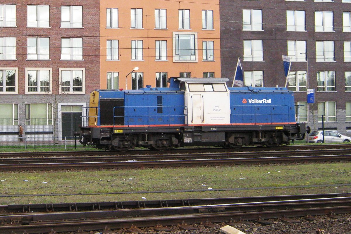 Am 25 Juni 2015 durchfahrt Volker Rail 203-2 's Hertogenbosch. 