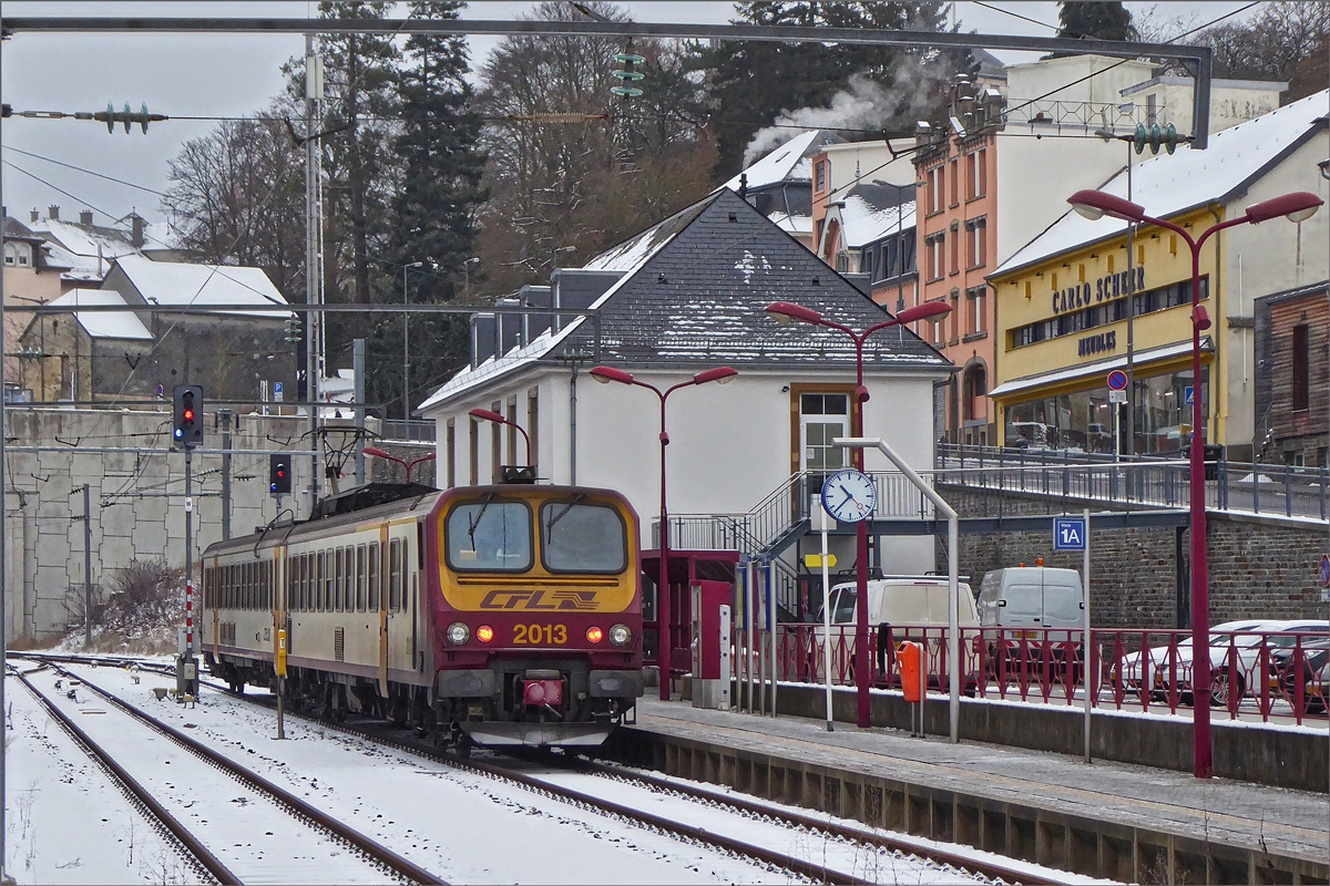 Am 25.01.2019 steht CFL Triebzug 2013 im leicht verschneiten Bahnhof von Wiltz, er wird in K�rze die Stichstrecke nach Kautenbach bedienen. (Hans)  