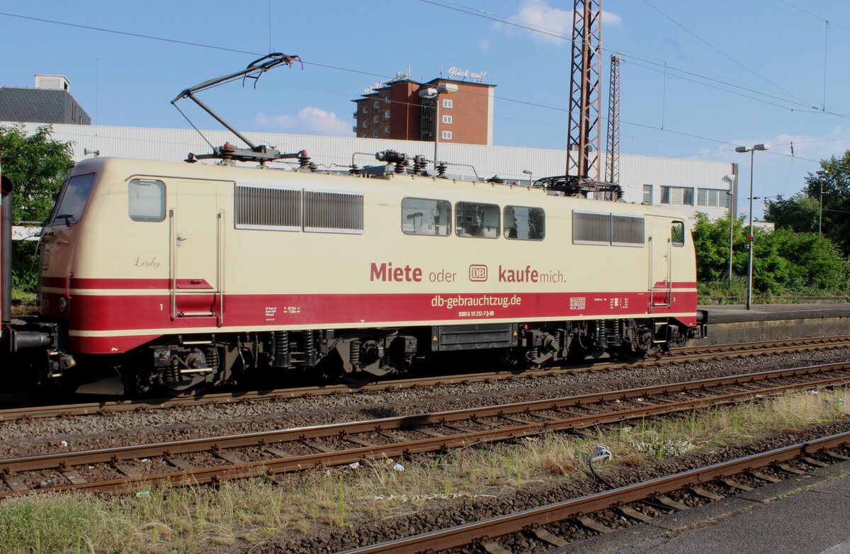 Am 26 Juni 2024 fahrt CBB 111 212 'LORELEY' langsam aus Oberhausen Hbf aus nach K�ln.