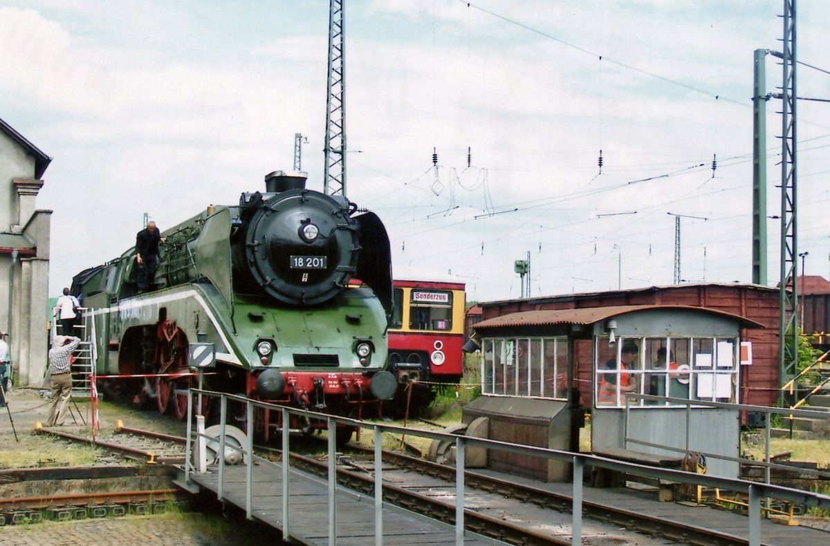 Am 27 Mai 2006 war 18 201 in Darmstadt-Kranichstein. 