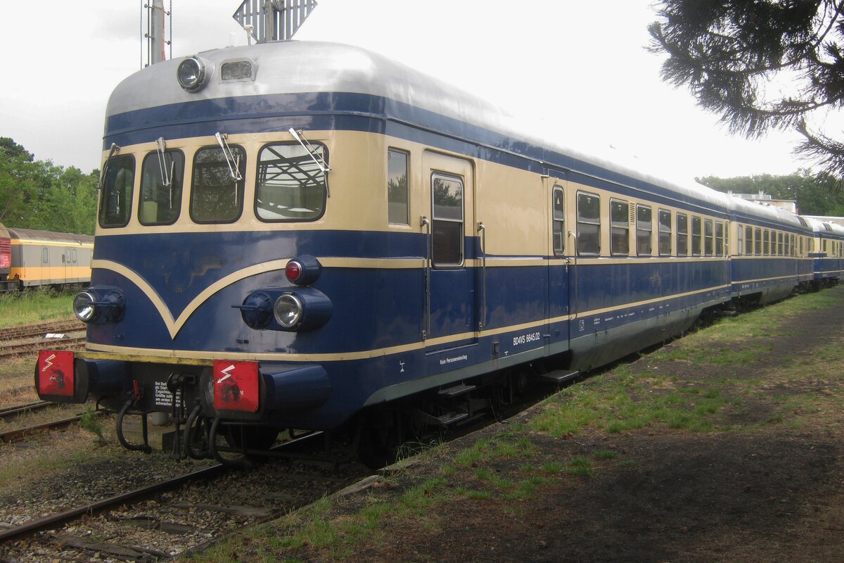 Am 28 Mai 2012 steht 6645.02 (der hintere Teil einer 5145) ins Heizhaus Strasshof.