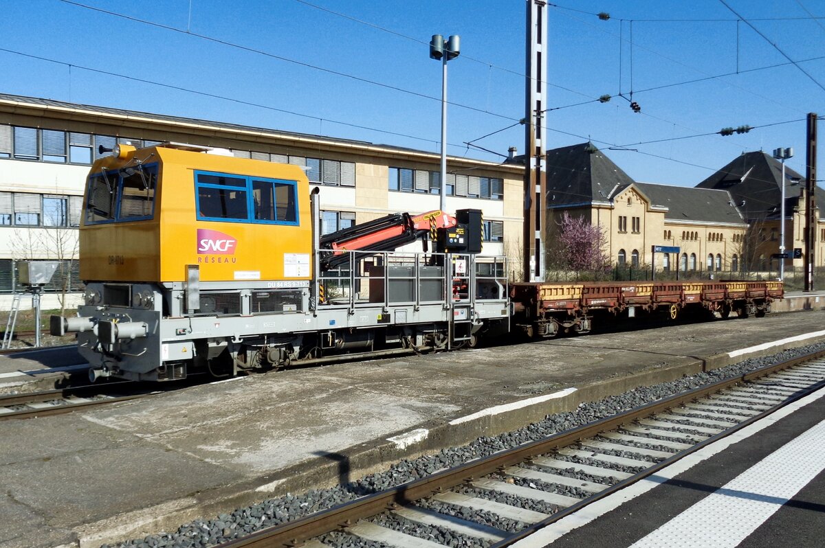 Am 28 Marz 2017 t�fft SNCF Infra/Reseau DR 9713 durch Metz-Vile.