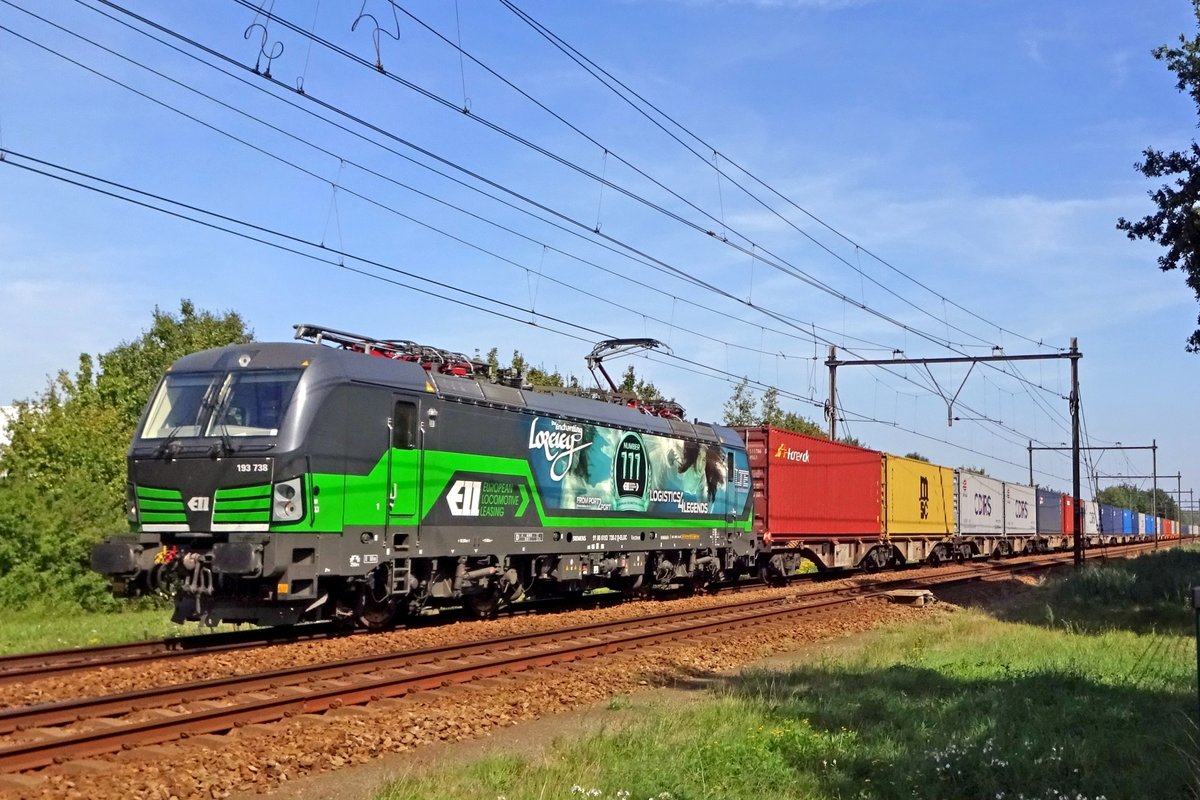 Am 30 Augustus 2019 grüsst die Lorelei der Fotohgraf in Gelderland mit der Passage von LTE 193 738 -in Loreley-Werbung und mit der Chengdu-Shuttle- durch Wijchen.