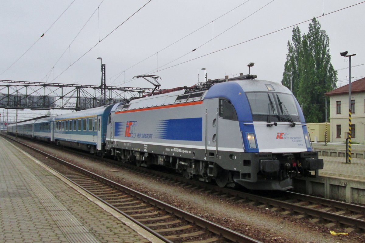 Am 4 Mai 2016 meldet sich 370 005 in Bohumín.