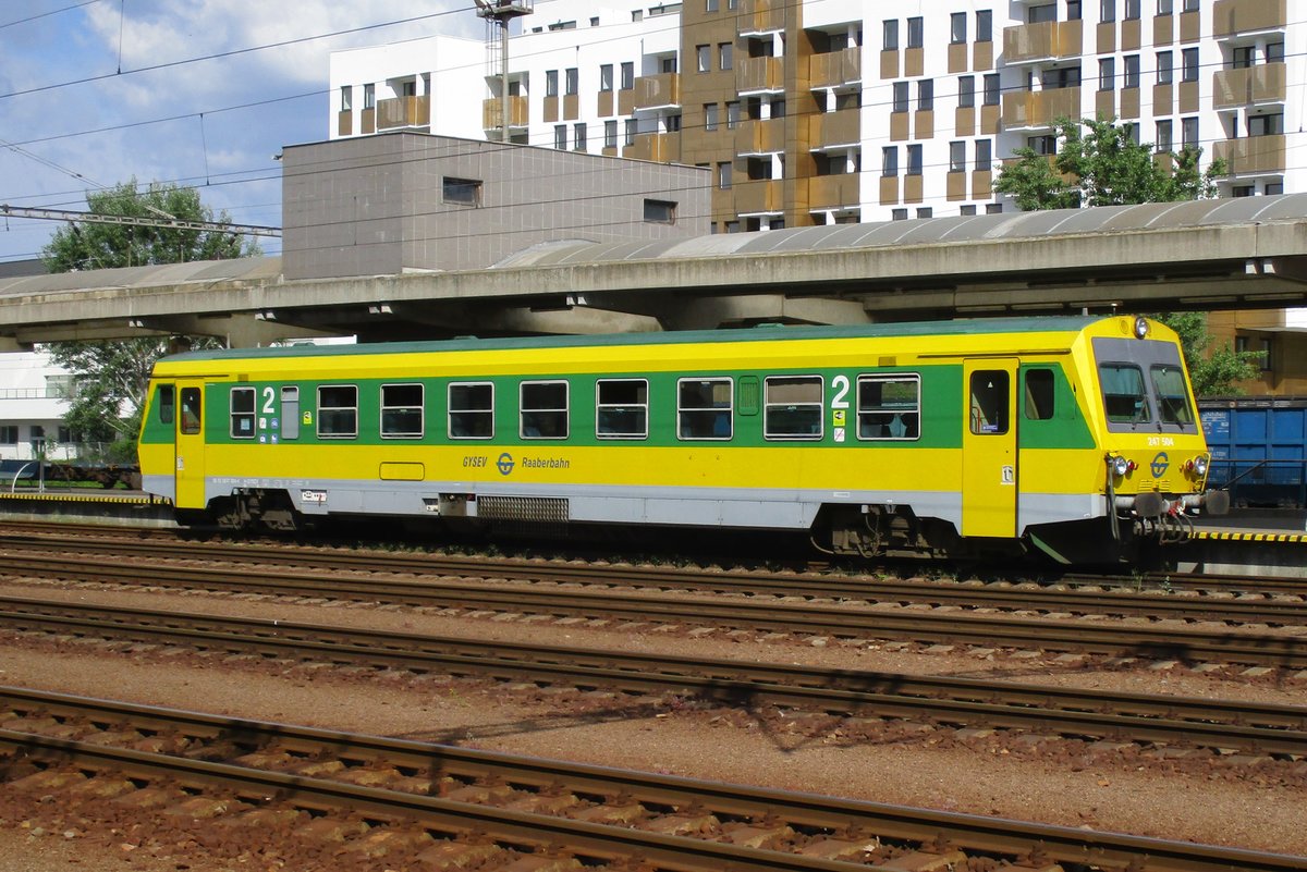 Am 5 Mai 2018 treft GySEV 247 504 -eine fr�here �BB 5047- in Bratislava-Petrzalka ein. 