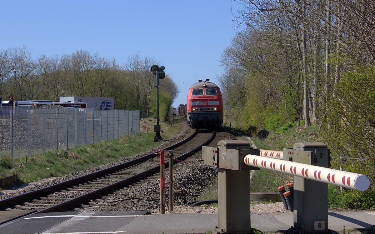 Am B� Nieb�ll dann wieder abgefangen 218 307 und 345 mit dem SyltShuttle kurz vor der Einfahrt in den Bahnhof. 19.04.2020