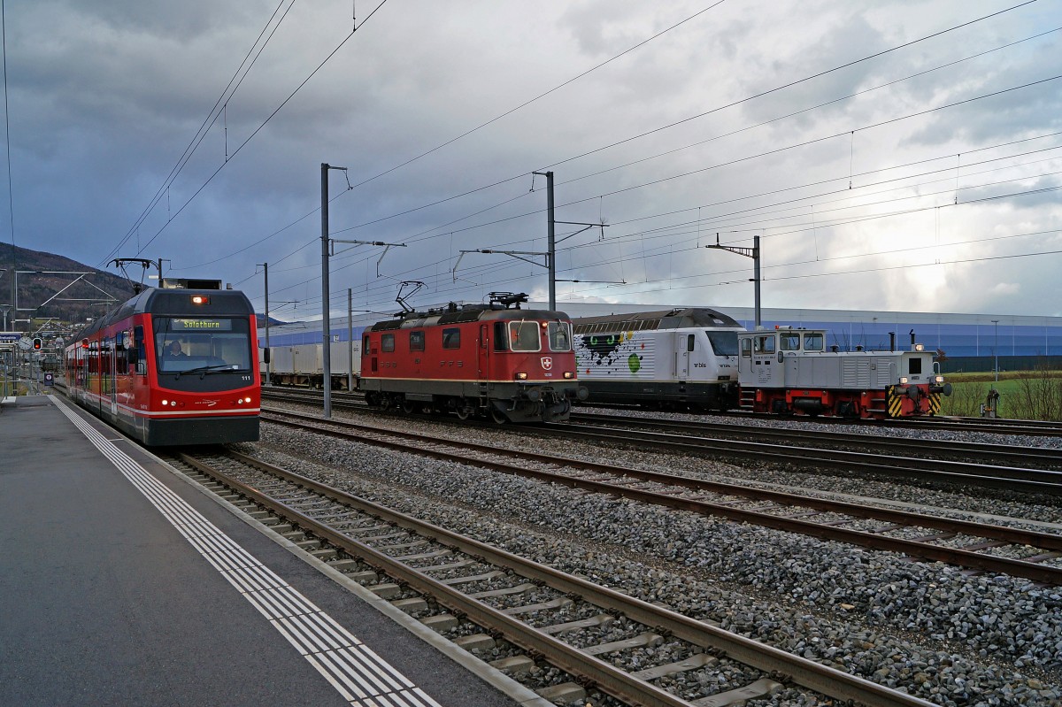 ASm/SBB/BLS/RAIL CARE: Zufälliges Zusammentreffen in Oensingen am 14. Januar 2015 mit dem Be 4/8 111  STAR , der Re 4/4 11259 und der SCHOEMA Tm 2/2 98 85 5237 806-5 die den rail Care-Zug mit der BLS 465 015-6 aus der Umladestation manöveriert.
Foto: Walter Ruetsch
