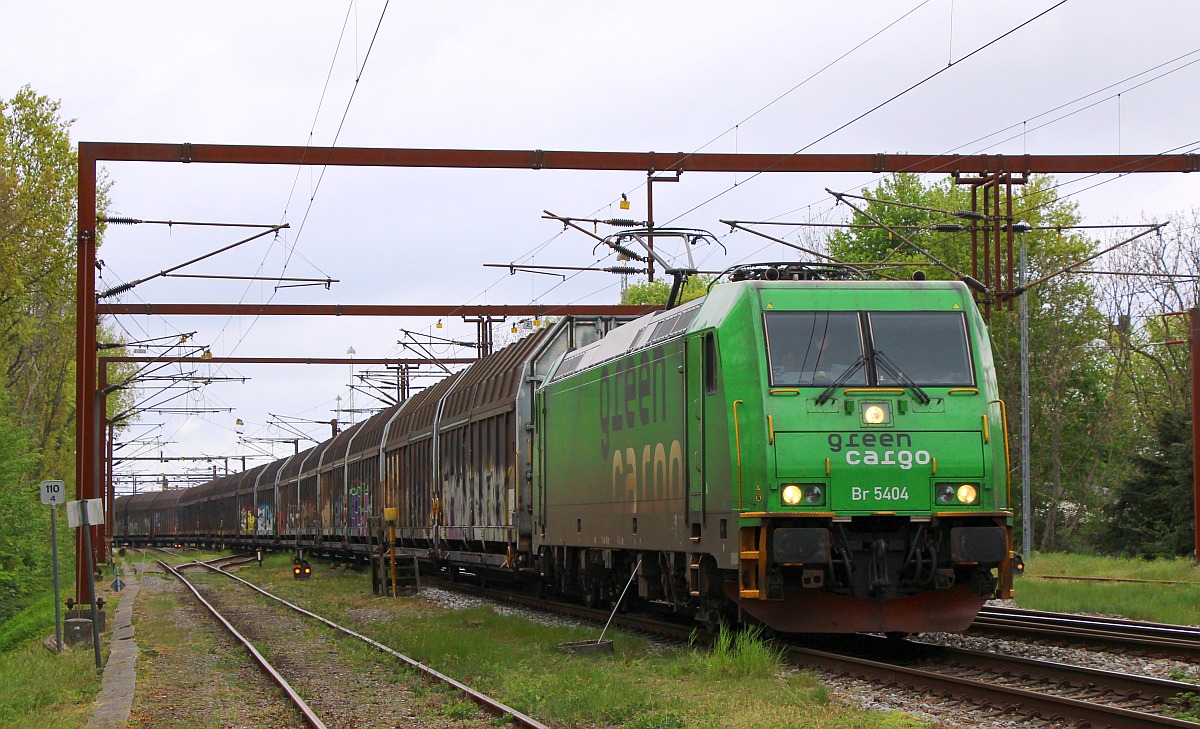 Auf gehts mit freundlichem Huuup Richtung S�den.....GC 5404 mit dem Volvo Zug Ausfahrt Padborg/DK. 13.05.2022