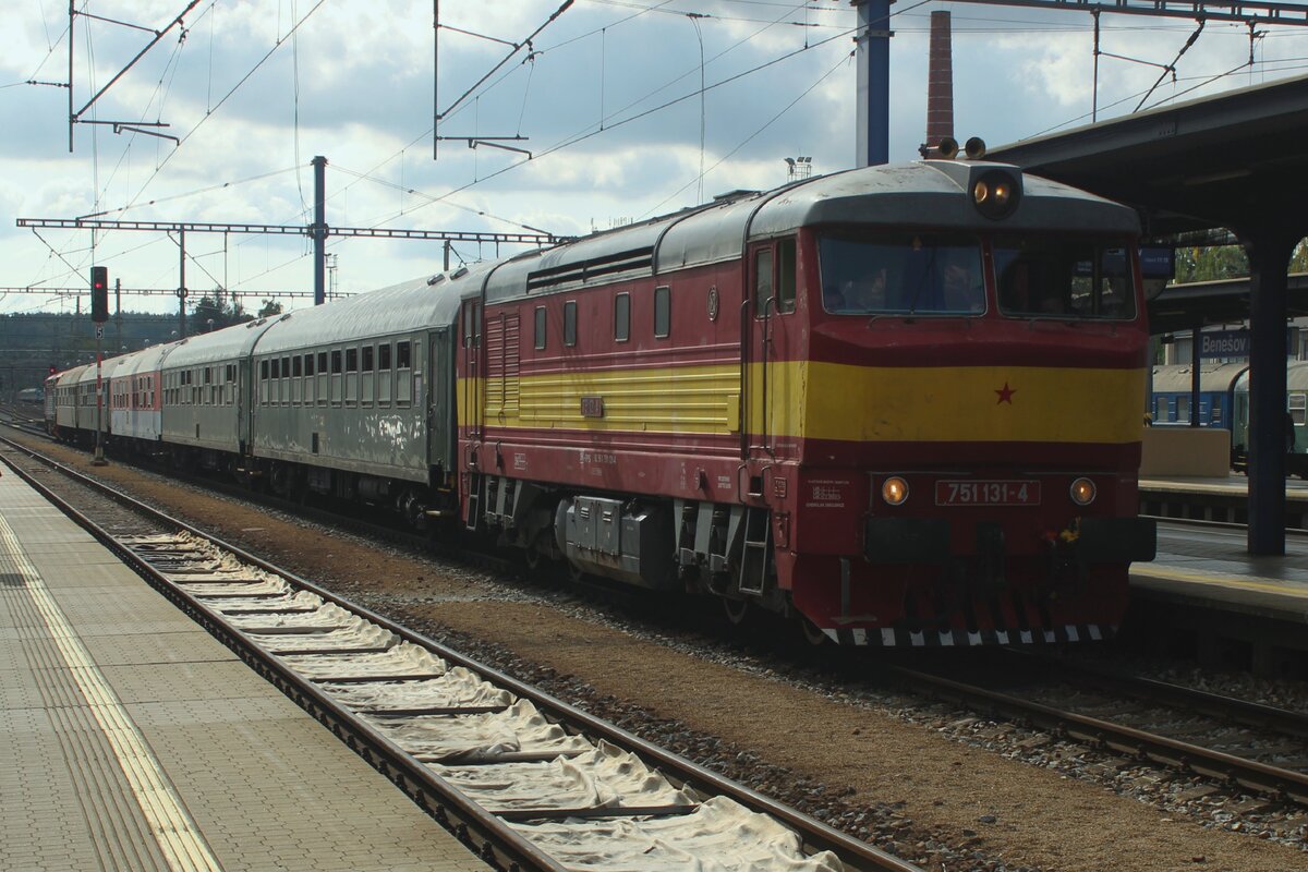 Aus Slowakei war am 28 September 2025 Bardotka 751 131 Gast beim STEAM56 Bahnhofsfest in Benesov u Prahy und stand am Schlüss vom eine der etwa 20 Sonderzüge.