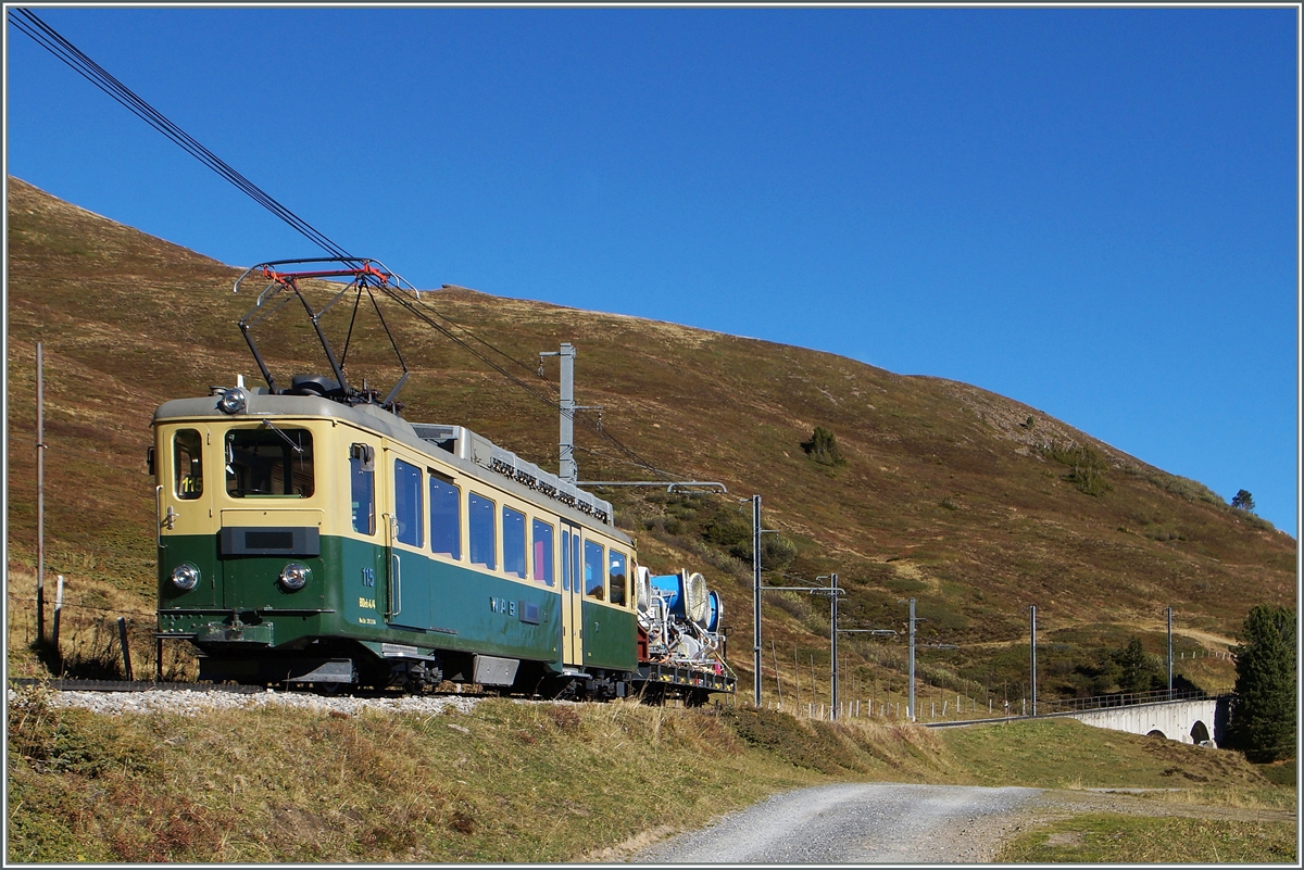 BDeh 4/4 115 mit einem Dienstzug kurz vor der Kleinen Scheidegg. 
9. Okt. 2014