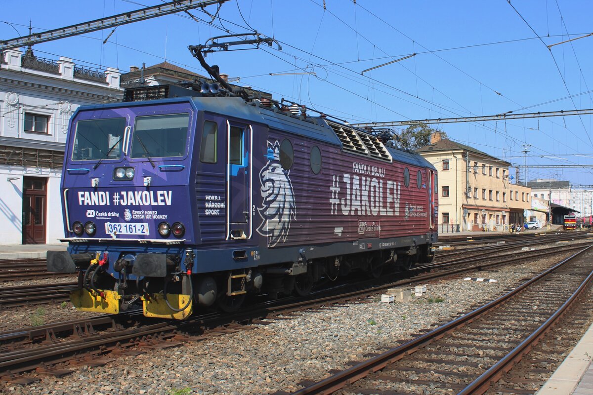 Blauer Seite: CD 362 161 lauft um in Brno hl.n. am 19 September 2024.