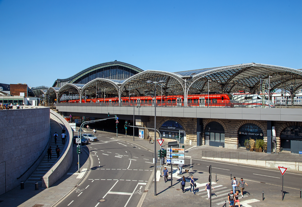 
Blick von der Domplatte auf den Hauptbahnhof Köln (21.04.2019).