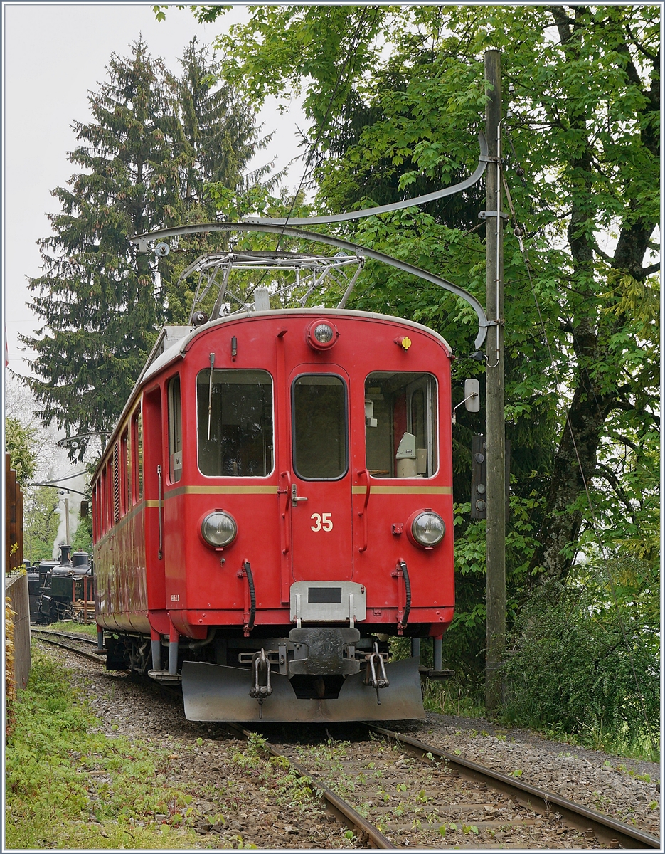 Blonay-Chamby Bahn, die 51. Saison. Auch wenn naturgemäss dieses Saison nicht die faszinierende Vielfallt  der letztjährigen Jubiläumsfeier erreichen wird, lohnt sich auch dieses Jahr der Besuch der Museumsbahn ganz sicher.
Im Bild der Bernina-Bahn ABe 4/4 I N° 35 in Chaulin. 

18. Mai 2019