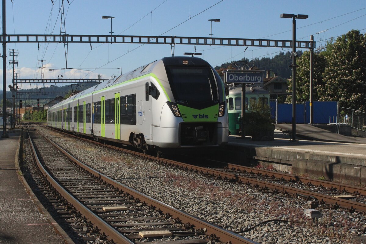BLS 528 219 steht am 17 Mai 2025 in Oberburg.