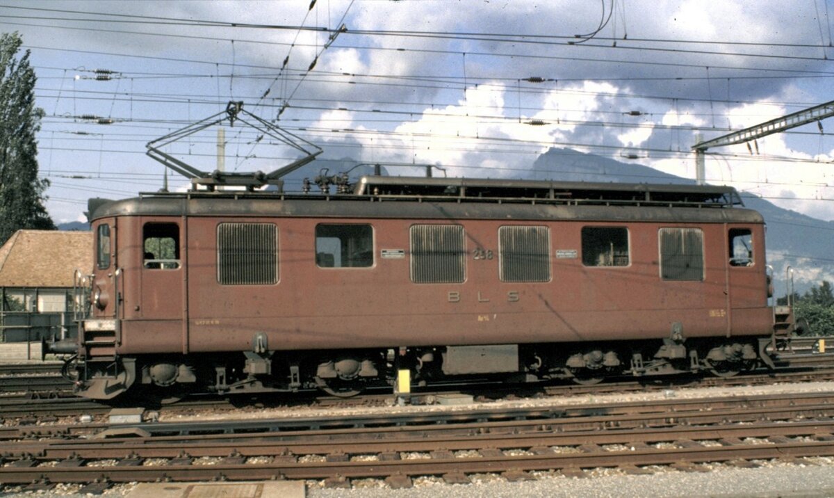 BLS Ae 4/4 Nr.258 in Spiez am 27.07.1980.