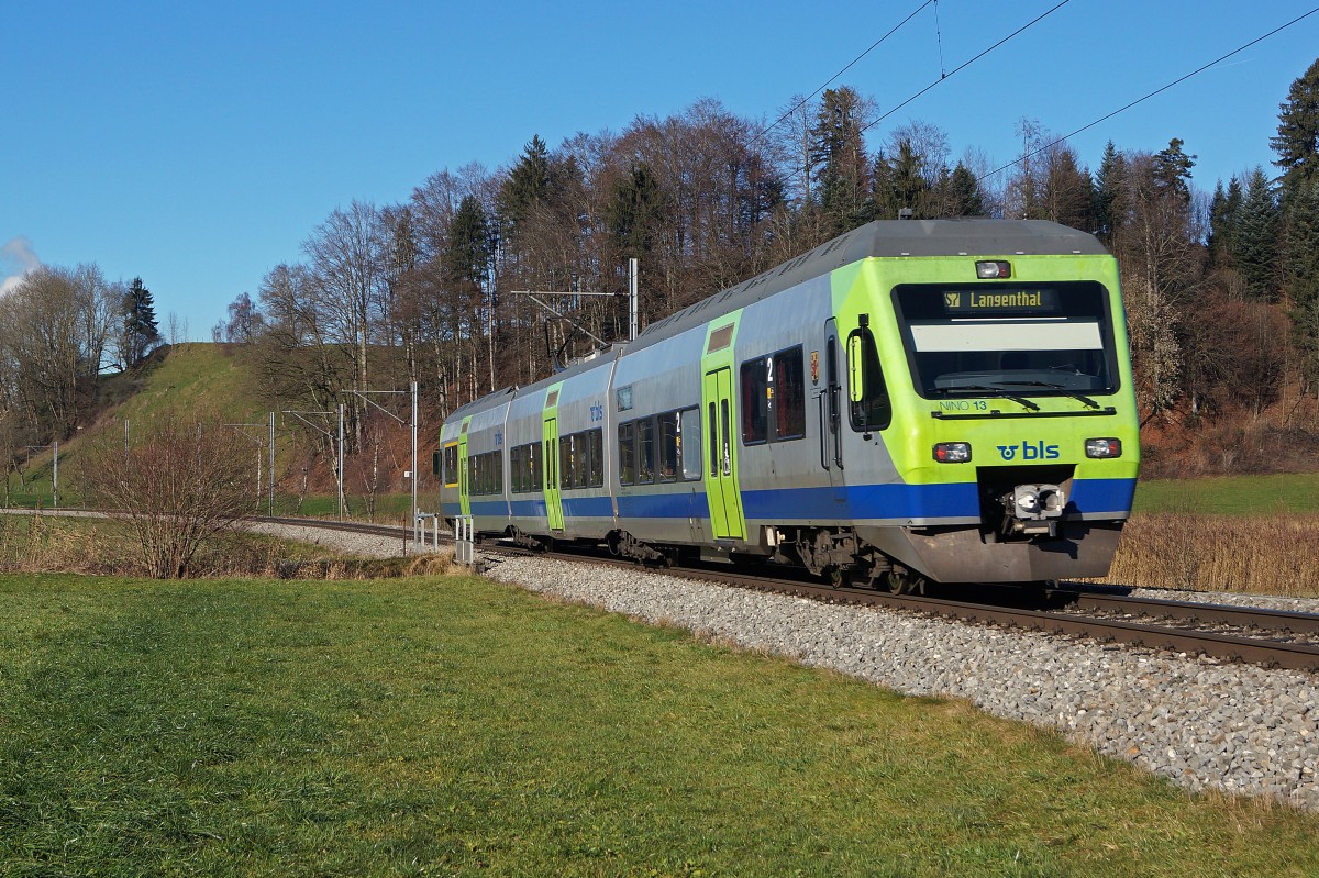 BLS: S 7 Luzern-Langenthal mit RABe 525 013  NINA  bei Menznau am 5. Januar 2015.
Foto: Walter Ruetsch