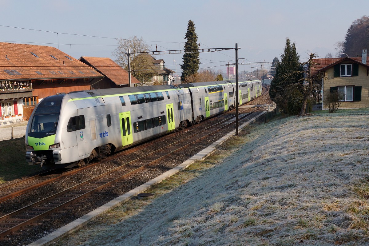 BLS: S-Bahn auf der Fahrt nach Biel mit RABe 515 012  MUTZ  bei Busswil am 27. Februar 2016.
Foto: Walter Ruetsch