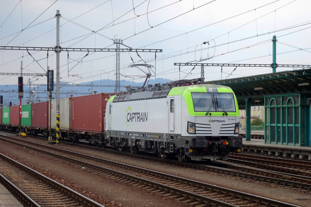 Captrain 193 484 zieht ein Containerzug durch De�in hl.n. am Abend von 20 Juni 2022.
