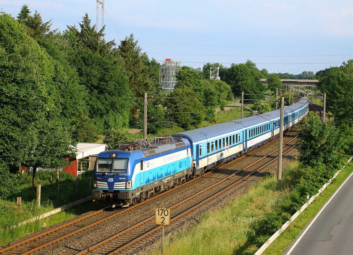 CD/ELL 193 292  Ronka  vor dem EC 174 Prag-Flensburg, hier kurz vor Flensburg-Weiche bei Neuholzkrug 25.06.2022 