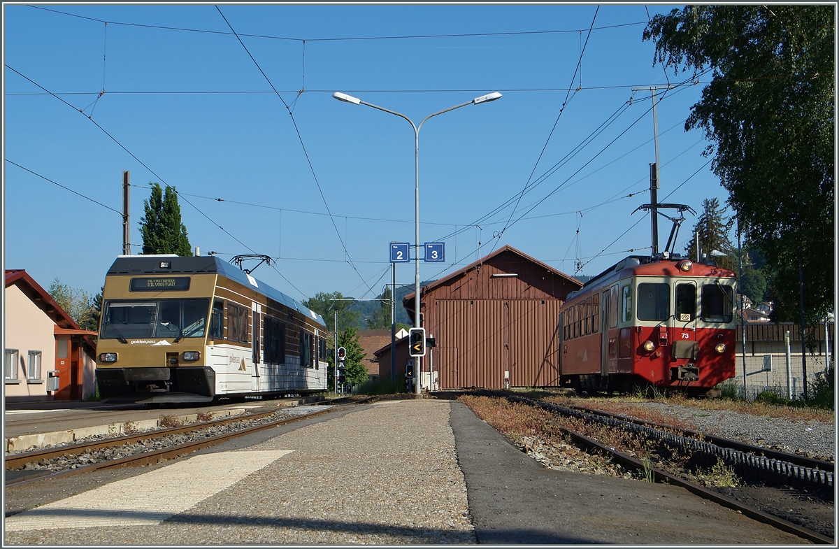 CEV GTW Be 2/6  Blonay  und BDeh 2/4 73 in Blonay.
18. März 2015