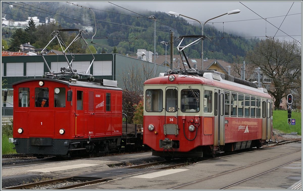 CEV HGe 2/2 N° 1 (Baujahr 1911) und BDeh 2/4 74 (Baujahr 1970) in Blonay.
1. Mai 2016