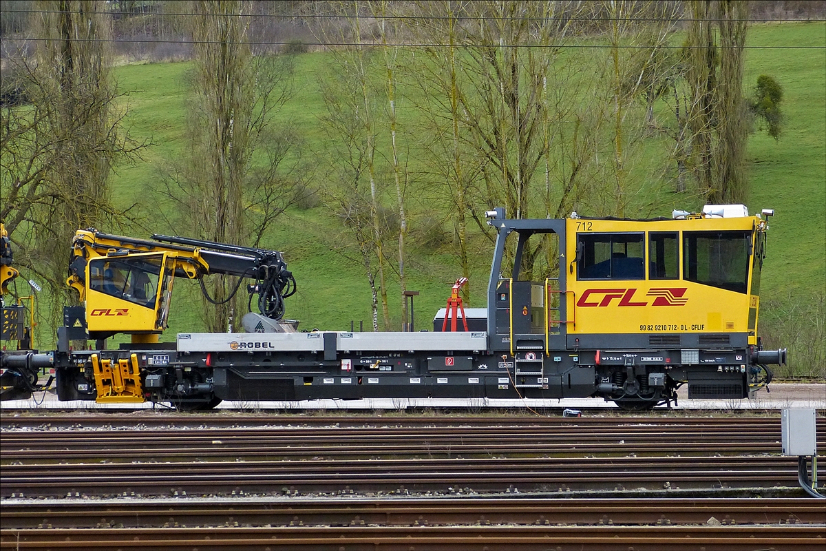 CFL ROBEL 712 (99 82 9210 712-0 L - CFL IF) abgestellt im Bahnhofsbereich von Ettelbrück.                      
Sieht aus wie ein Spiegelbild von CFL Robel 714. 
11.03.2018  (Hans)