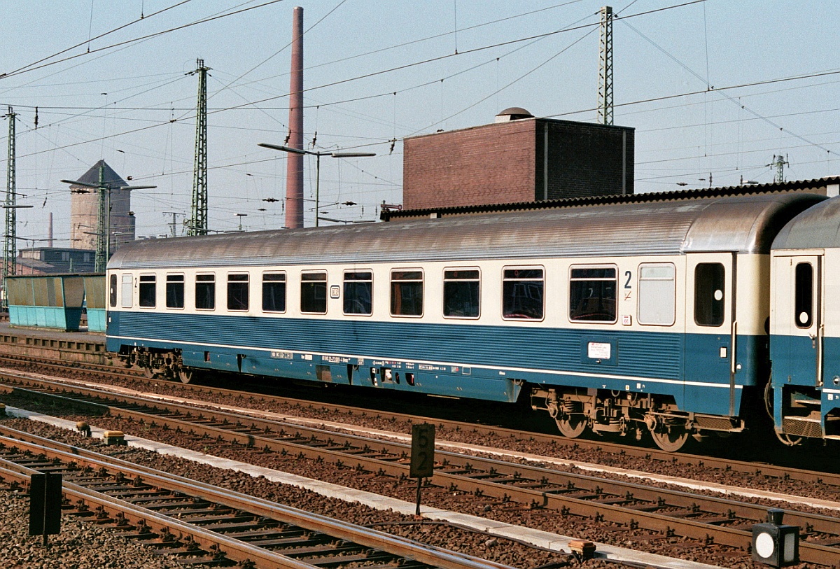 D-DB 61 80 21-73 001-4 Bvmz 227, M�nchen Hbf 1989