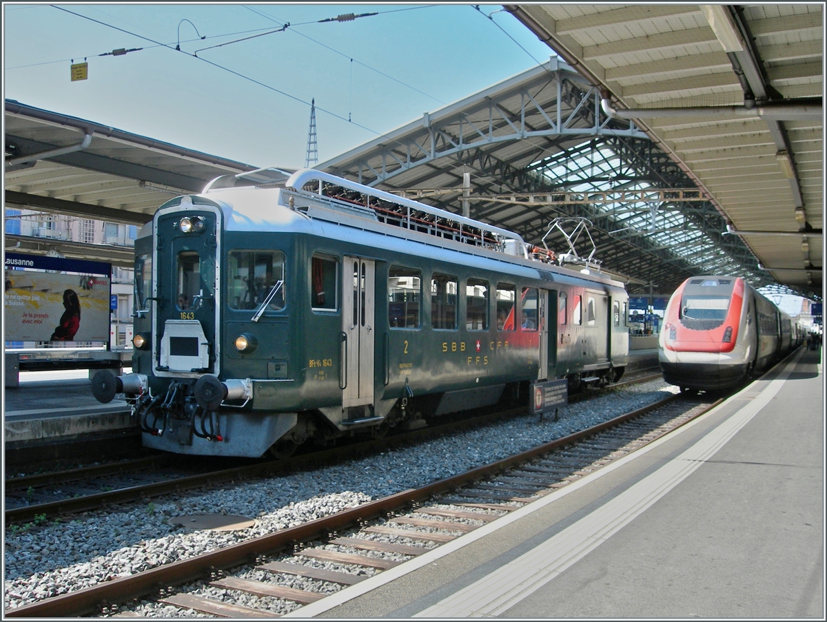Da die  110-Film  Analogbilder nicht gerade durch ihre Qualität überzeugen, hier noch zwei BDe 4/4 Digitalbilder, wobei meine kleine Knipse mir mit Akku-Problemen nicht alle gewünschten Motive auf den Chip bannte. 

SBB Historic: Der SBB BDe 4/4 1643  Wyländerli  steht in Lausanne, er ist als Sonderzug im Rahmen der baldigen Betriebseinschränkung durch ETCS von Lausanne via Vevey - Puidoux Chexbres und nach Lausanne unterwegs 

17. April 2017