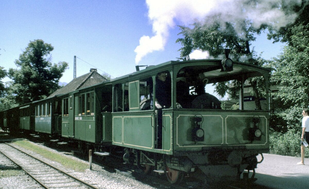 Dampftrambahn in Prien am 20.06.2000. Name: Laura, von Firma Krauss & Comp, M�nchen, TypL VII Bauart: Bn2t Fabriknummer 1813; Baujahr 1887 Vmax 25 km/h Leistung 60 PS; Gewicht: 13,3 t.
