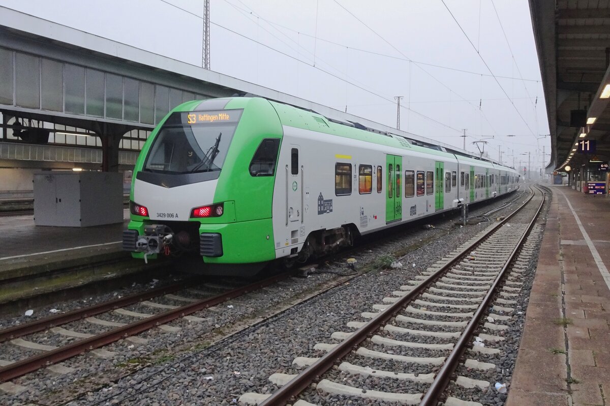 Das Endspiel von Abellio hat angefangen: am 26 J�nner 2022 steht 3429 006 in Essen Hbf. Noch tragt sie die Abellio-Aufkleber...