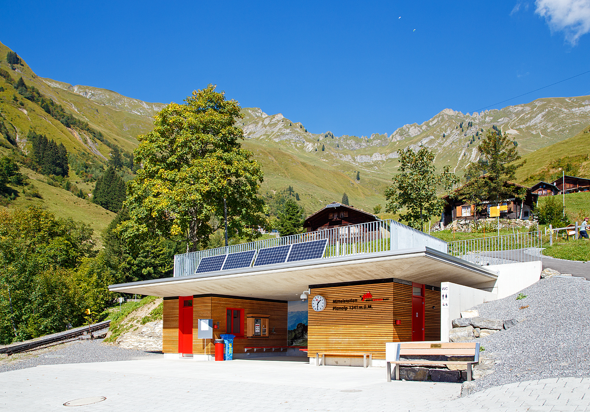 
Das neue Gebäude der Brienz Rothorn Bahn AG auf der Mittelstation Planalp (1.341 m ü. M.), hier am 24.09.2016.
