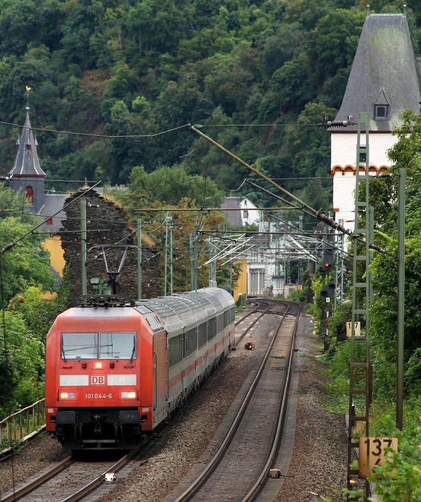 DB 101 044-6 mit unbekanntem IC aufgenommen in Bacharach. 14.09.2013