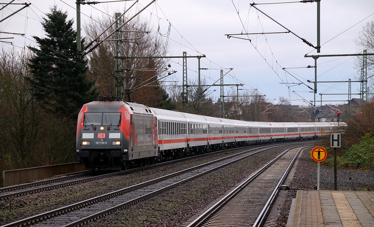 DB 101 110-5  Frankfurt  mit dem LPF 78082 rauscht hier durch Schleswig Richtung Flensburg. 22.11.13