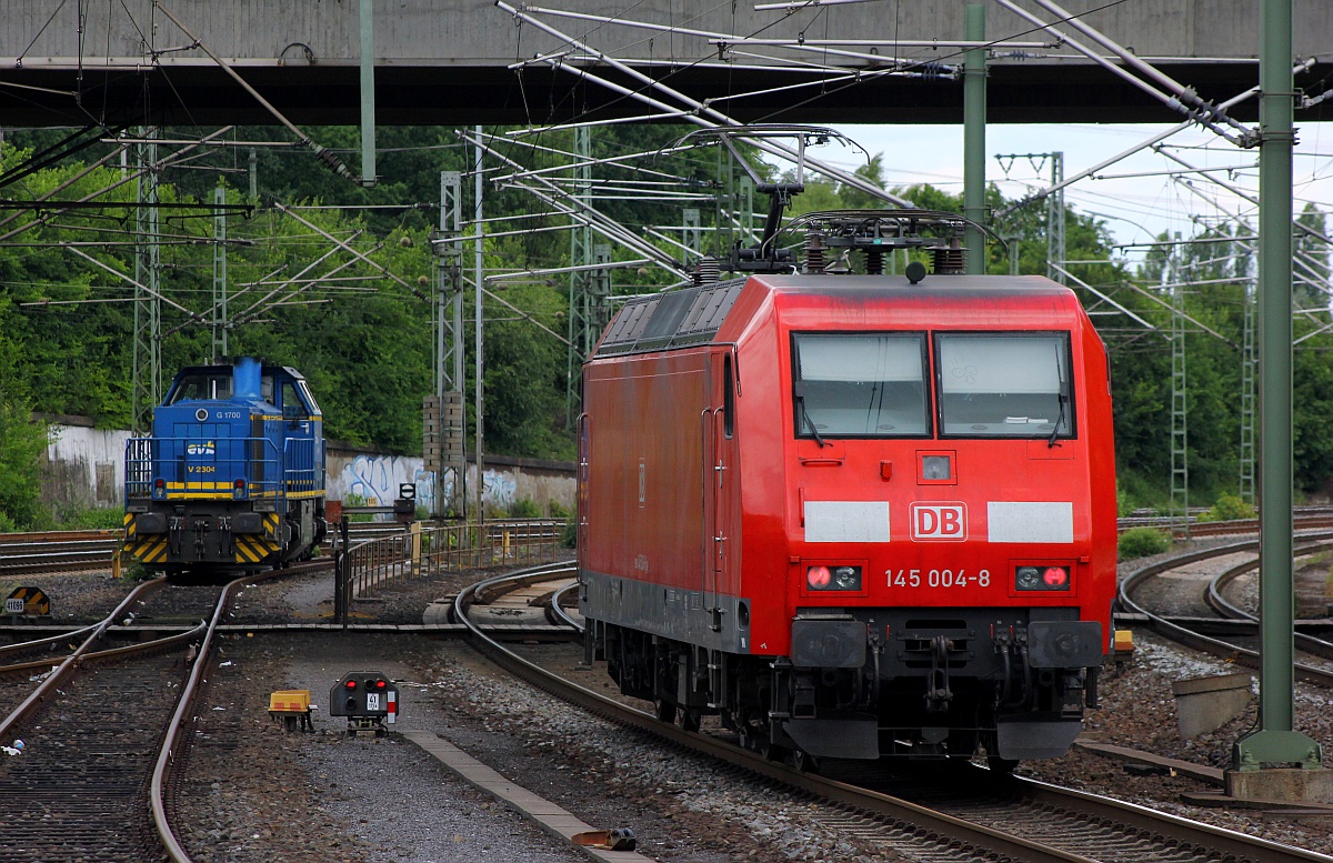 DB 145 004-8 auf dem Weg nach Hamburg Hohe Schaar hier festgehalten bei der Durchfahrt in Hamburg-Harburg. 06.07.2015