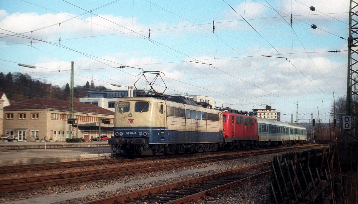 DB 151 104-7 + E41 221 T�bingen Hbf 06.01.1998 (D.S)