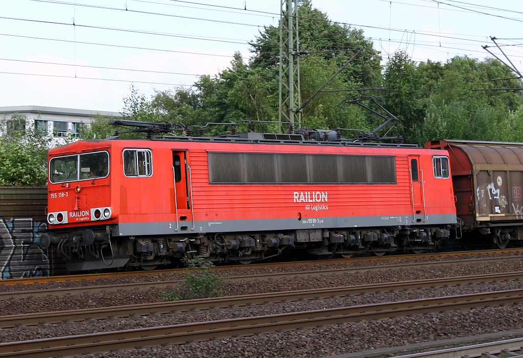 DB 155 118-3 begrüßte uns mit einem lauten Makro-Gruß und rauschte durch HH-Harburg. Gruß zurück an den Tf! HH-Harburg 06.08.2013