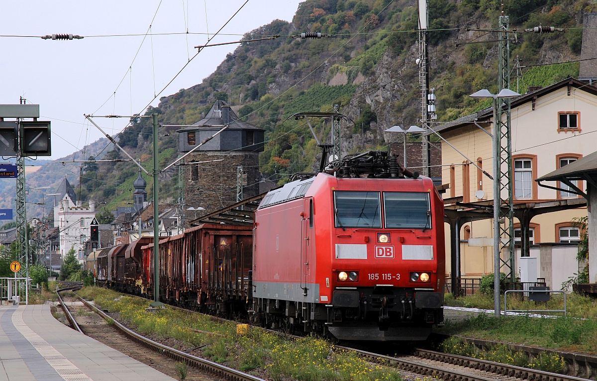 DB 185 115-3 mit Mischer gen Süden. Kaub am Rhein 14.09.2021
