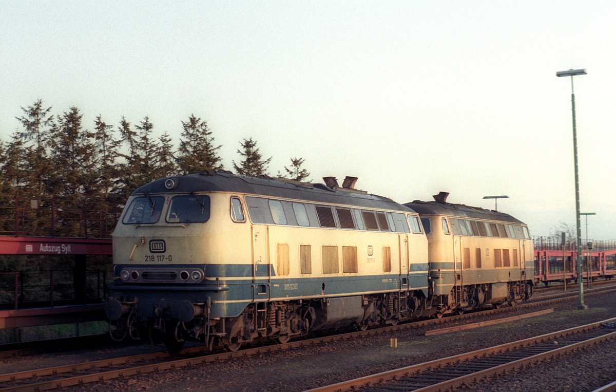 DB 218 117-0 (heute NeSa) mit 218 461-2 (heute AIXRail) Nieb�ll 27.03.1993 (c) D.Schikorr, Bearbeitung: M.Steiner