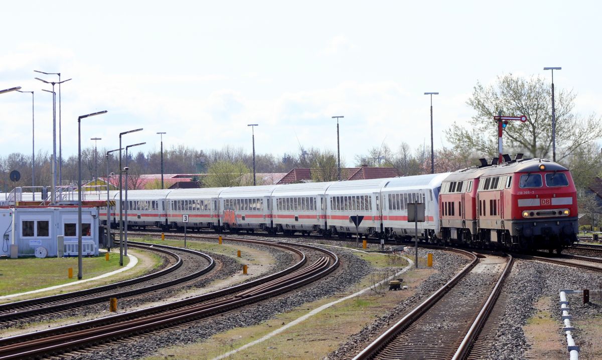 DB 218 366 + 341 mit IC 2314 Nieb�ll 13.04.2019