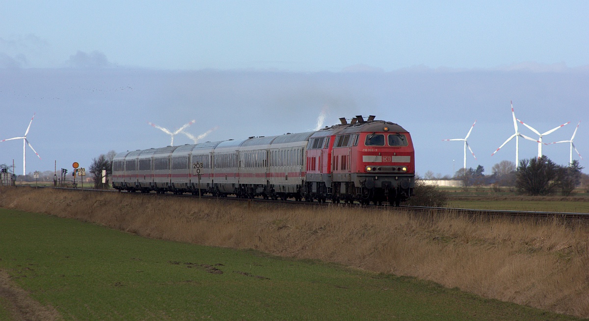 DB 218 366 und 837 mit IC 2375 nach Karlsruhe, B� Triangel 06.03.2021