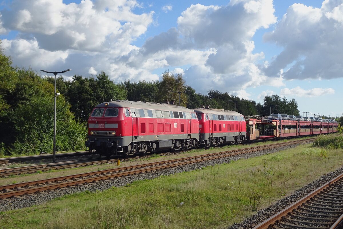 DB 218 397 steht vor eon Syltshuttle in Nieb�ll am 20 September 2022.