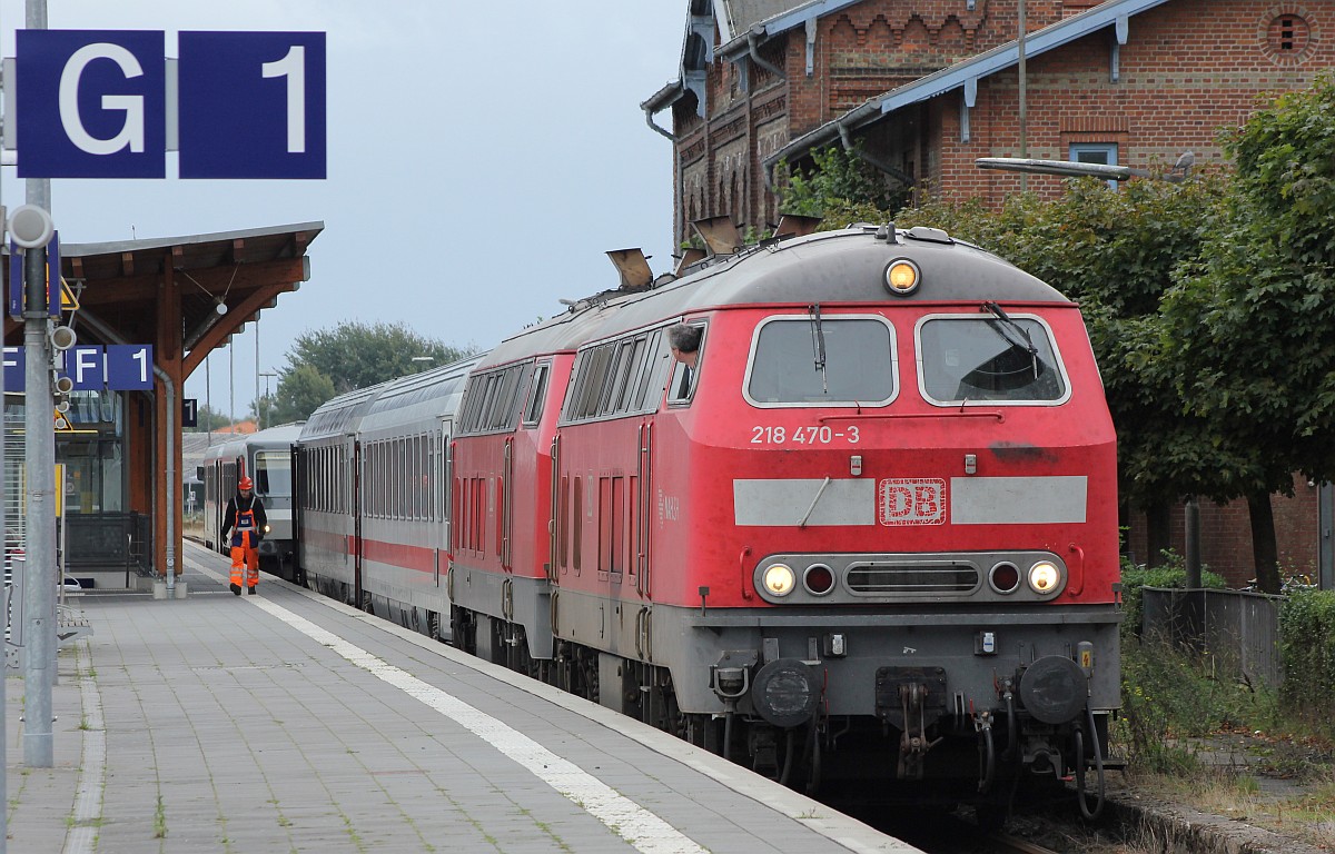 DB 218 470 und 484 mit  Kurswagen  Nieb�ll 23.09.2018