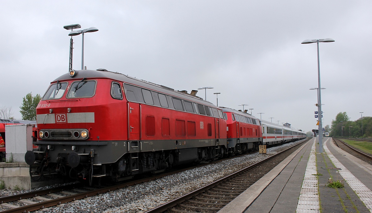 DB 218 830-8(ex 218 305, REV/HB X/03.03.15, Verl/LHG 9/20.02.22) mit 218 483-6(REV/RK/25.02.15, Verl/RK/14.01.22) mit IC 2311. Nieb�ll 16.05.2021