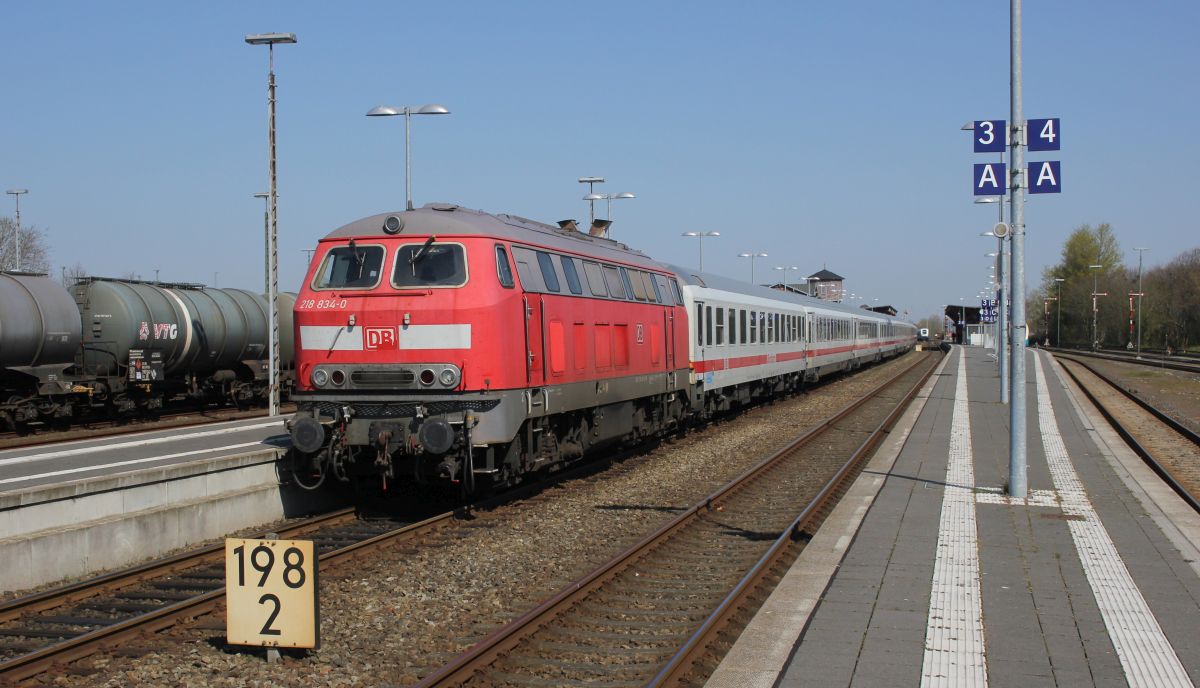 DB 218 834-0 mit IC 2375 Nieb�ll 19.04.2019