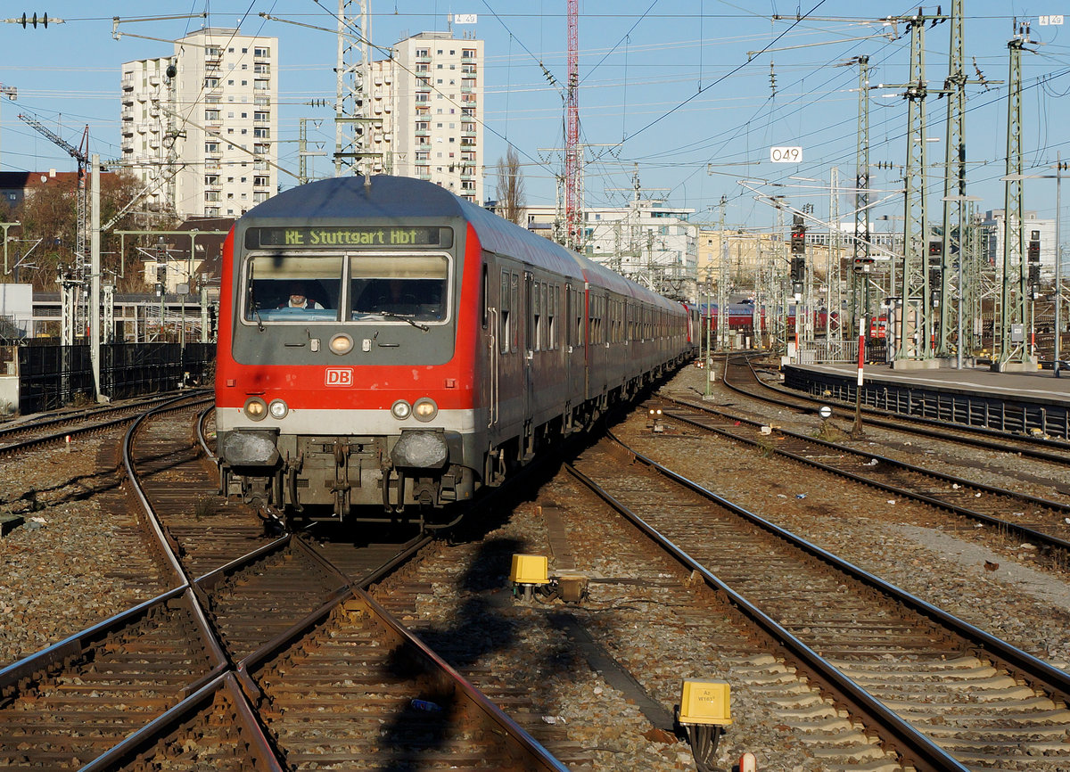 DB: Impressionen des Bahnhofs Stuttgart Hbf vom 3. Dezember 2016.
Foto: Walter Ruetsch