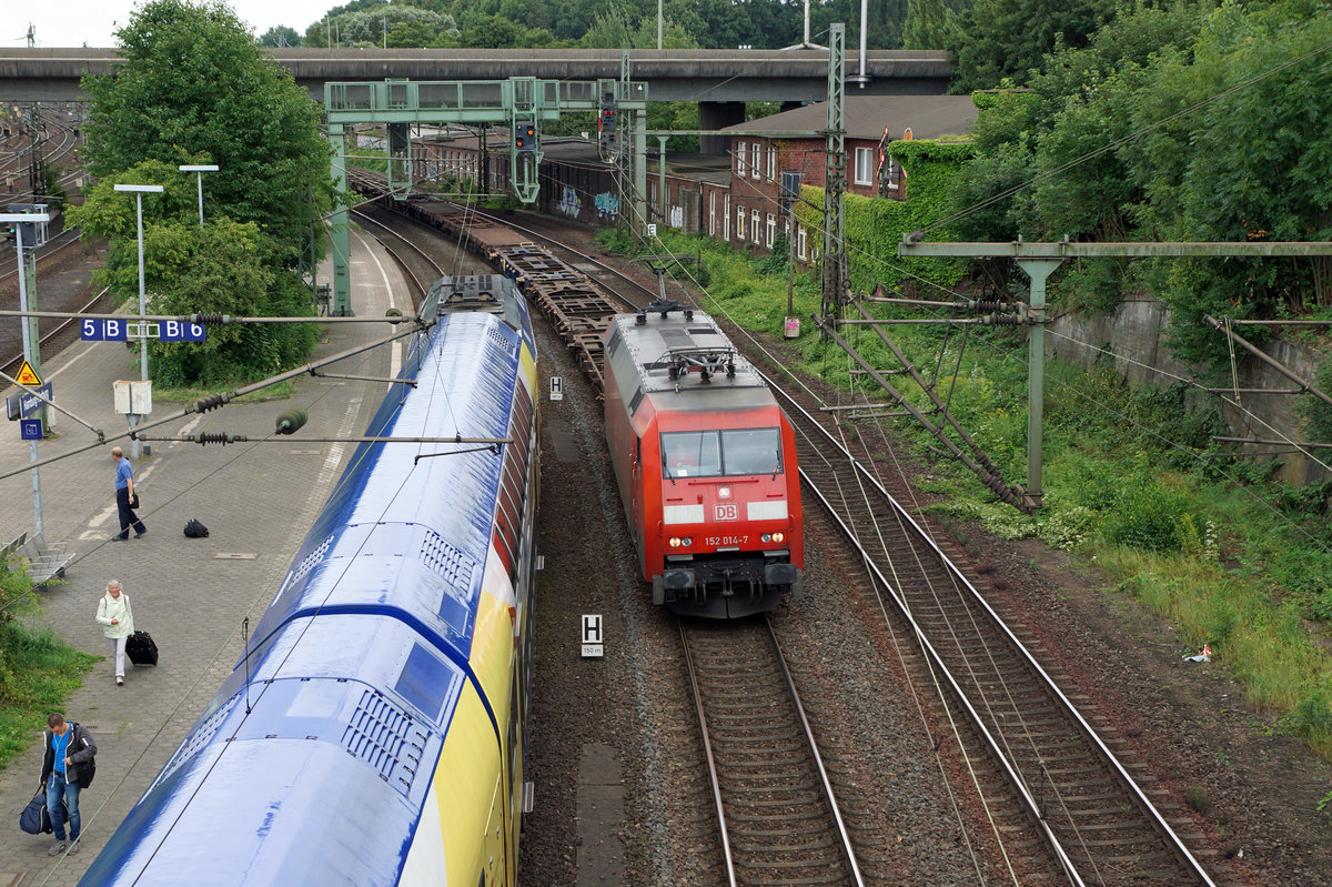DB: Leermaterialzug mit der 152 014-7 in Hamburg-Harburg am 9. August 2016.
Foto: Walter Ruetsch
